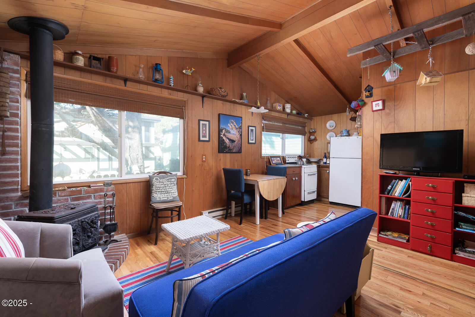48250 Hawk Street Neskowin, OR 97149 - Photo 3 of 21 Living room