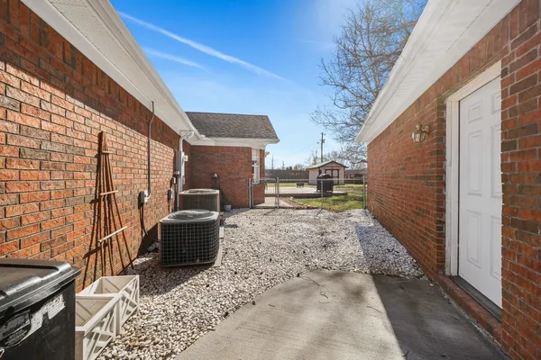 a view of back yard of the house