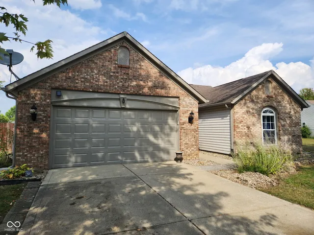 $299,500 | 1189 Kinross Drive, Avon, IN 46123