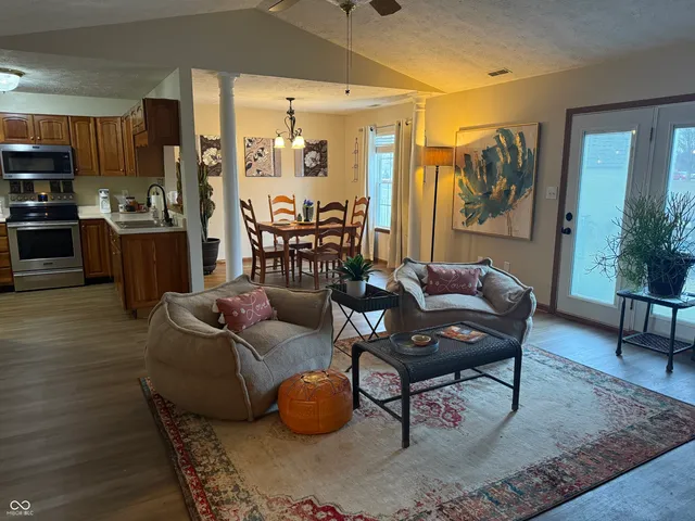 $299,500 | 1189 Kinross Drive, Avon, IN 46123