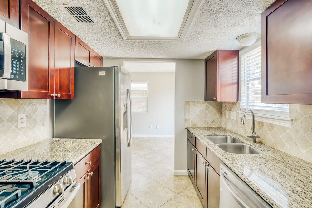 11830 Perry Road Houston, TX 77064 - Photo 10 of 17 Gallery Image 10
