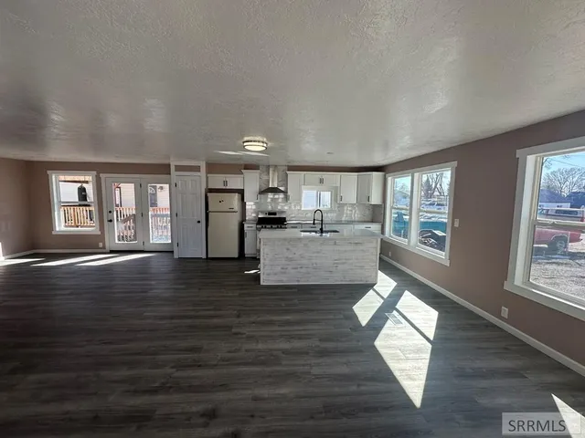 $250,000 | 1181 Falls Avenue, American Falls, ID 83211