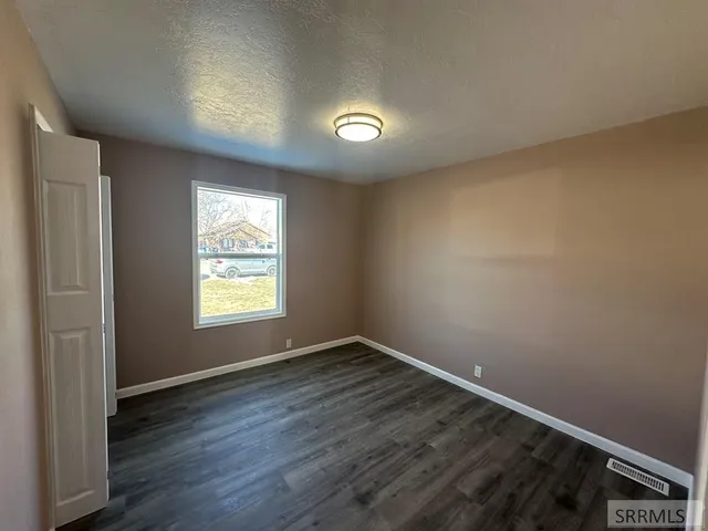 $250,000 | 1181 Falls Avenue, American Falls, ID 83211