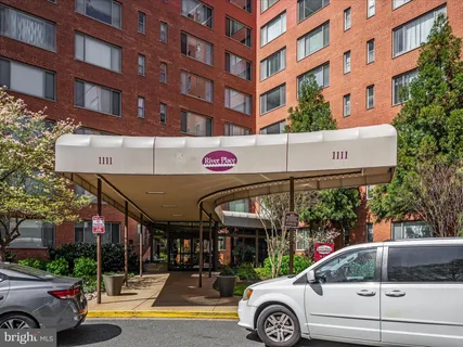 a view of a building with car parked