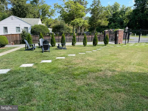 a view of a house with a backyard