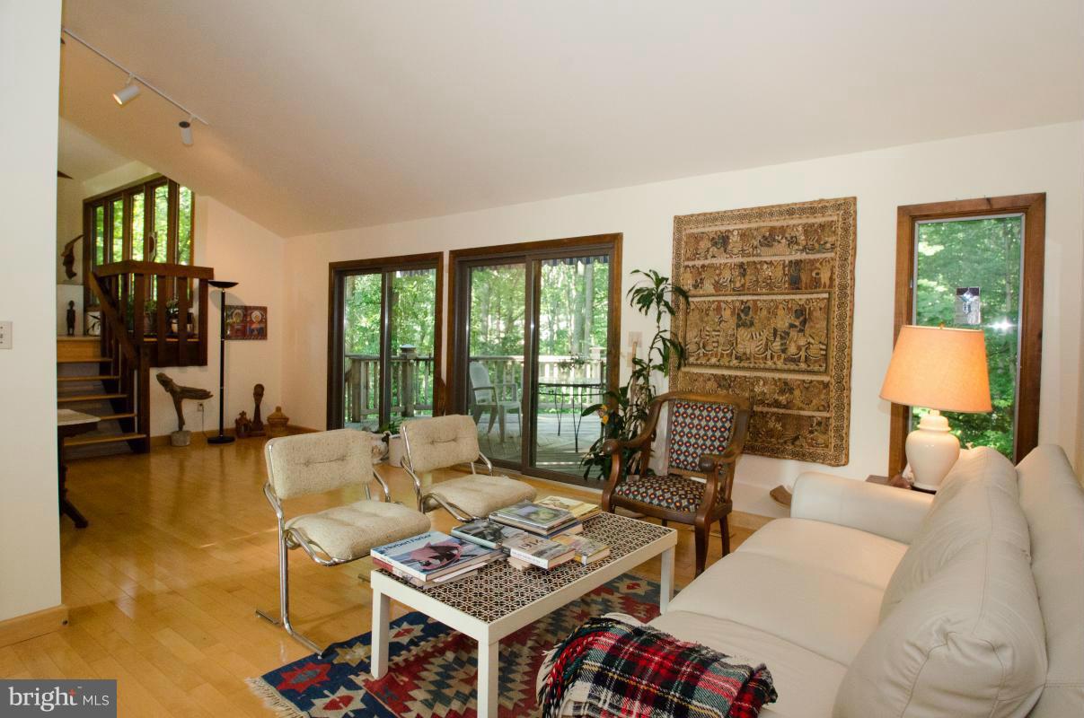 628 Rolling Dale Road Annapolis, MD 21401 - Photo 6 of 26 Living Room