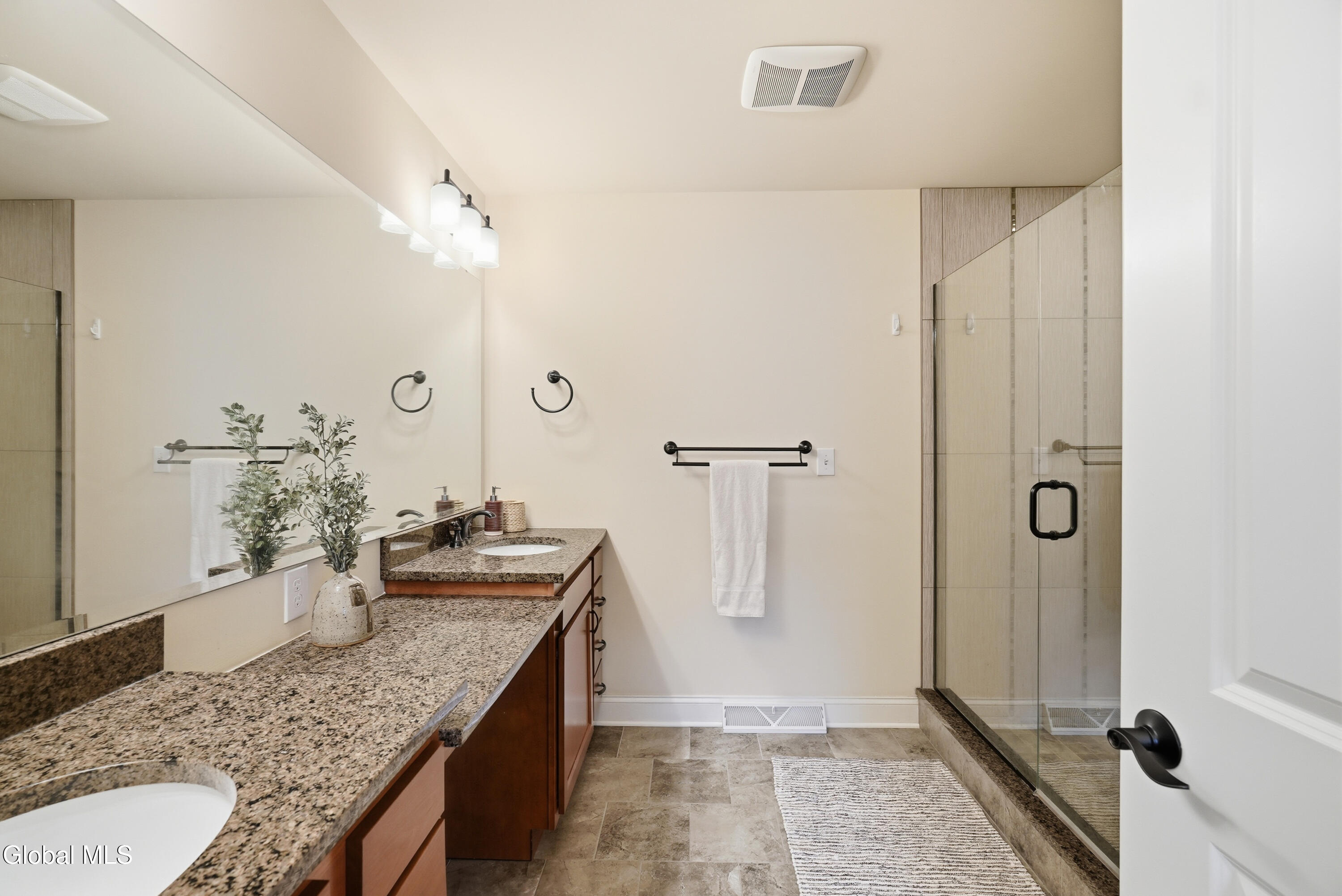 62 Cambridge Way Colonie, NY 12110 - Photo 21 of 23 32