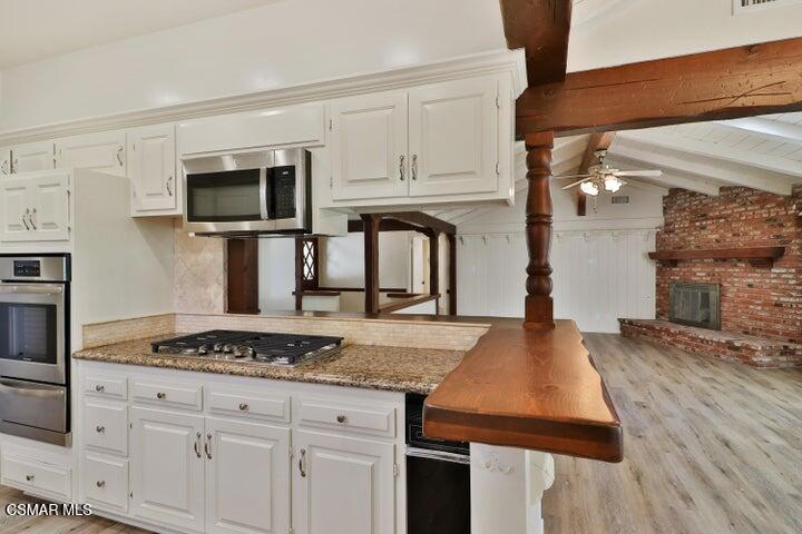 2379 Welcome Court Simi Valley, CA 93063 - Photo 4 of 49