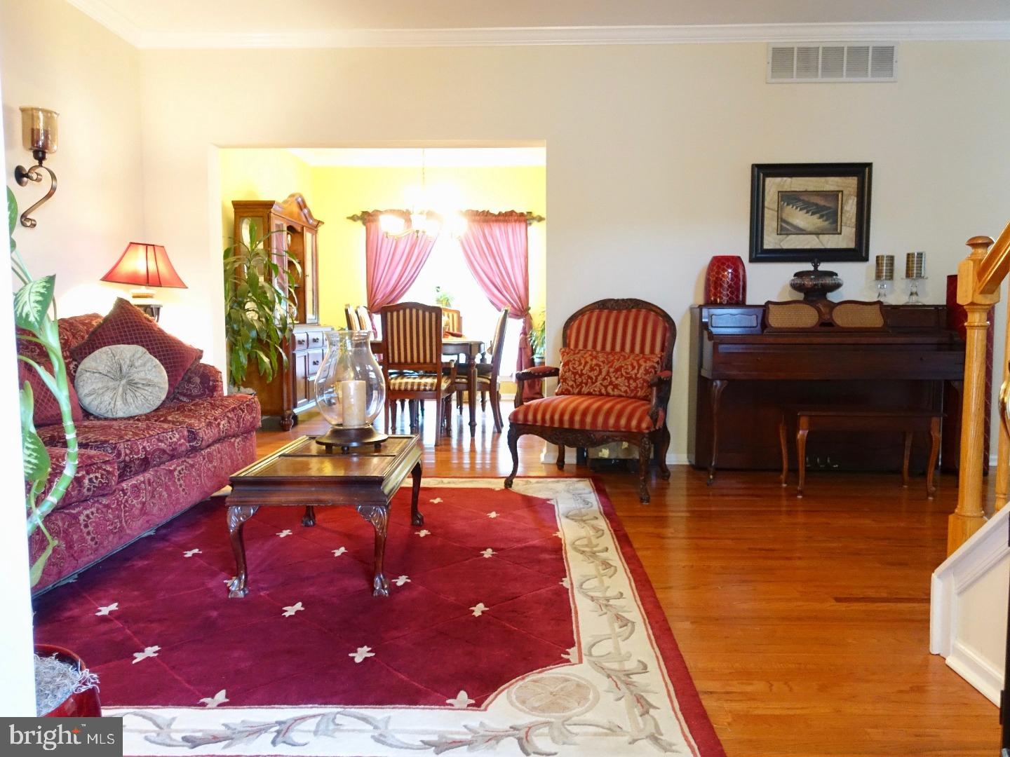 53 Windingbrook Road Bordentown, NJ 08505 - Photo 5 of 25 Living Room