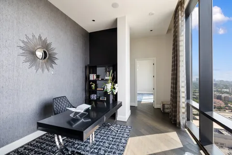 $2,295,000 | 1409 Post Oak Boulevard, Unit 2702, Houston, TX 77056