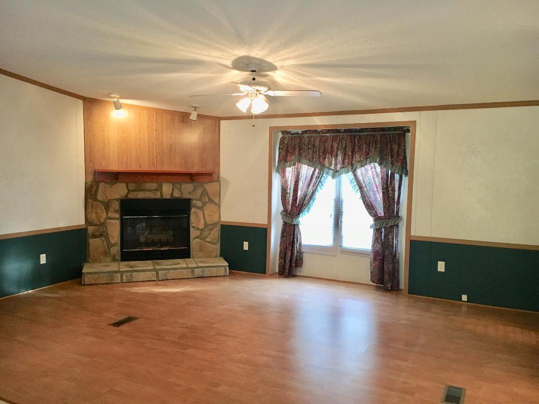 759 Stephens Loop Jamestown, TN 38556 - Photo 3 of 6 LIVING ROOM