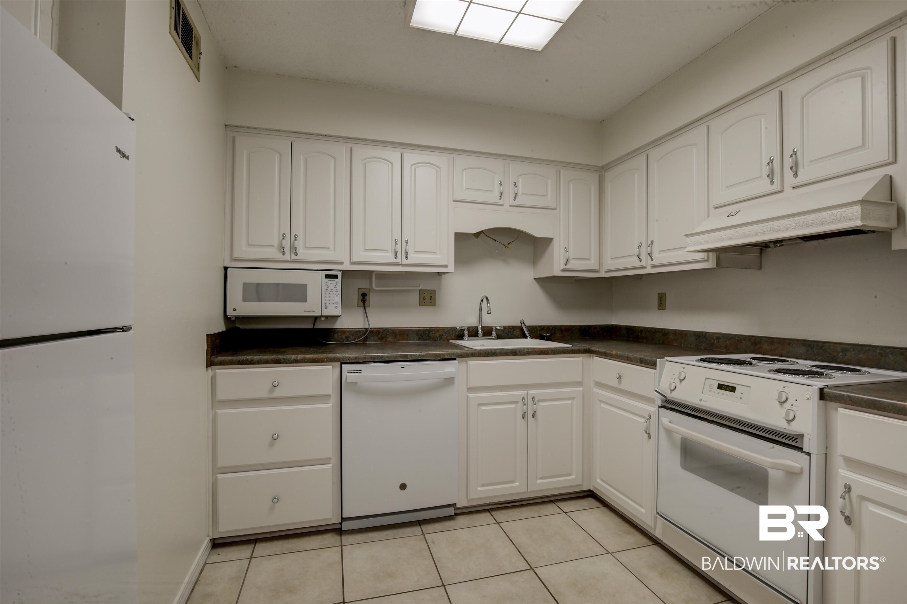 207 South Mobile Street, Unit 211 Fairhope, AL 36532 - Photo 5 of 8