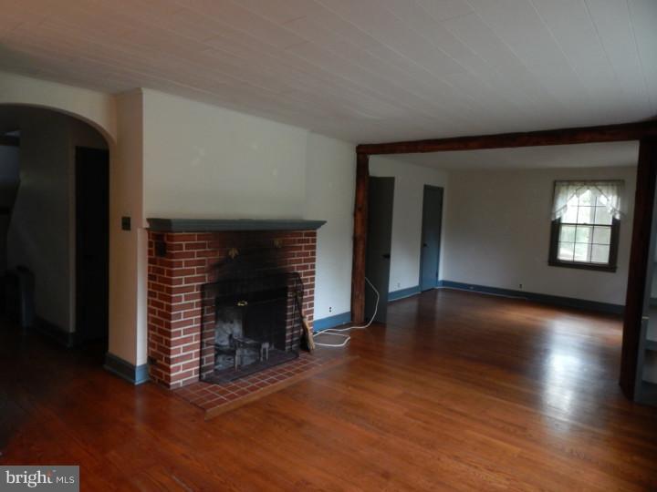 3140 Pennypack Road Hatboro, PA 19040 - Photo 9 of 11 Living Room