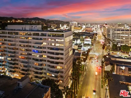$1,060,000 | 7135 Hollywood Boulevard, Unit 802, Los Angeles, CA 90046