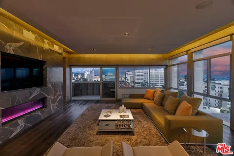 $1,060,000 | 7135 Hollywood Boulevard, Unit 802, Los Angeles, CA 90046