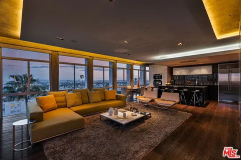 $1,060,000 | 7135 Hollywood Boulevard, Unit 802, Los Angeles, CA 90046