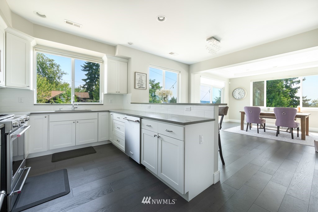 311 Earlington Avenue Southwest Renton, WA 98057 - Photo 14 of 33
