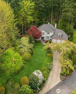 a view of a garden with a house