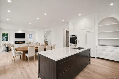 $4,495,000 | 8 Crest Lane, Scarsdale, NY 10583
