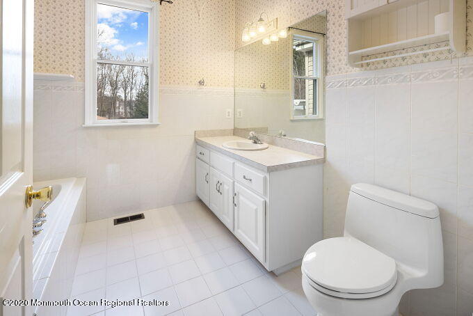 1317 Ridge Avenue Manahawkin, NJ 08050 - Photo 31 of 69 Master Bath