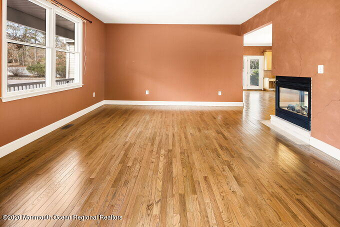 1317 Ridge Avenue Manahawkin, NJ 08050 - Photo 8 of 69 Livingroom