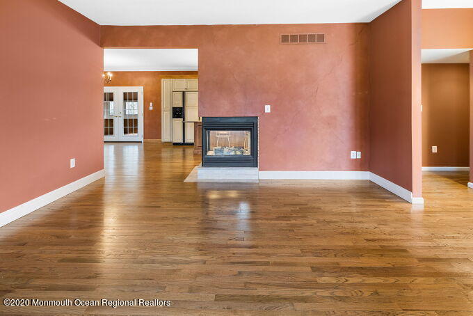 1317 Ridge Avenue Manahawkin, NJ 08050 - Photo 9 of 69 Livingroom