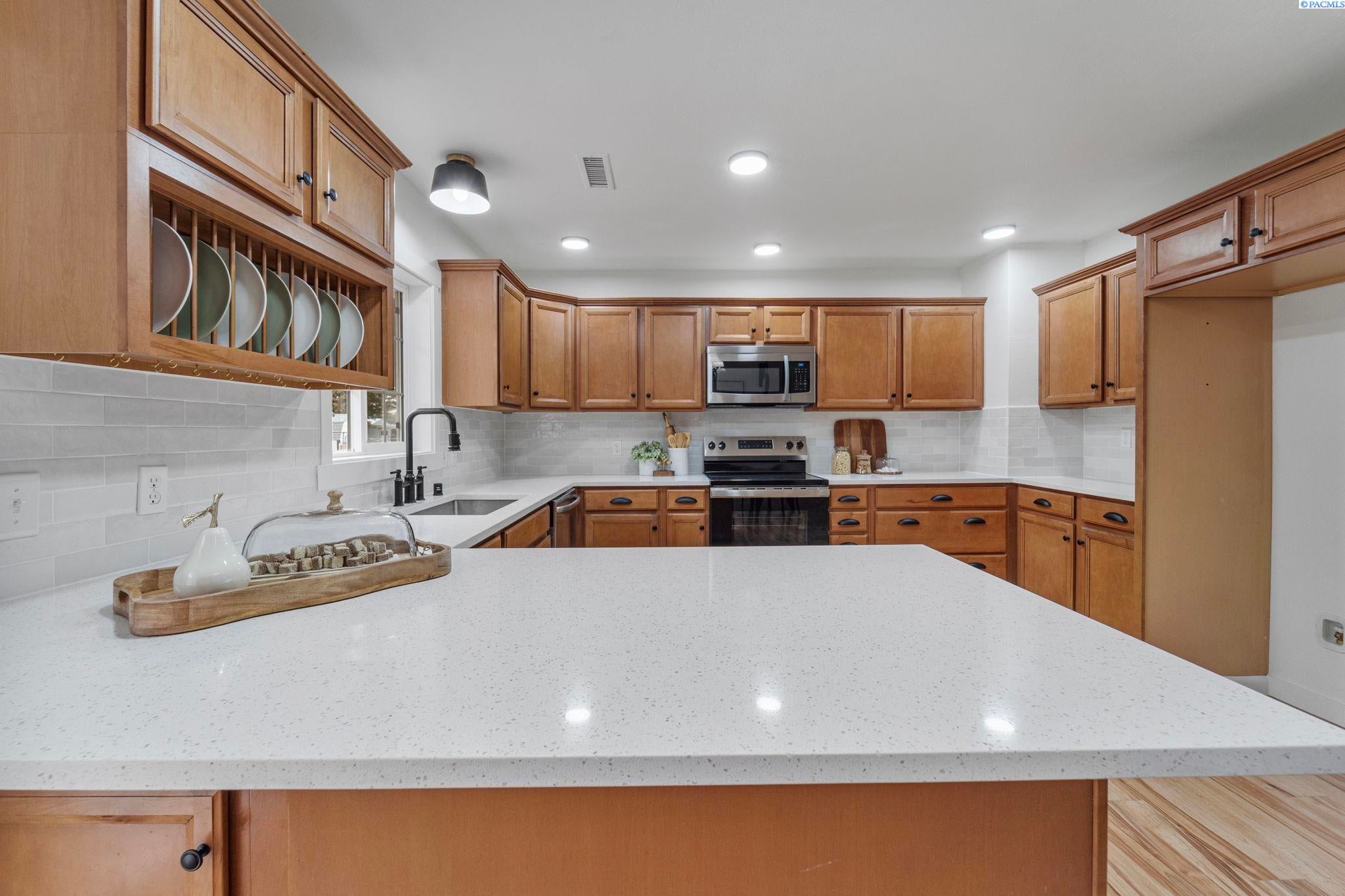 228105 East Game Farm Road Kennewick, WA 99337 - Photo 6 of 29 Gallery Image 6