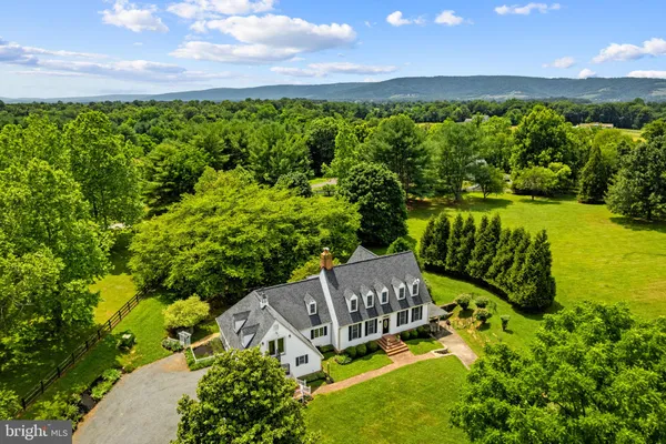 $1,299,999 | 19725 Woodtrail Road, Round Hill, VA 20141