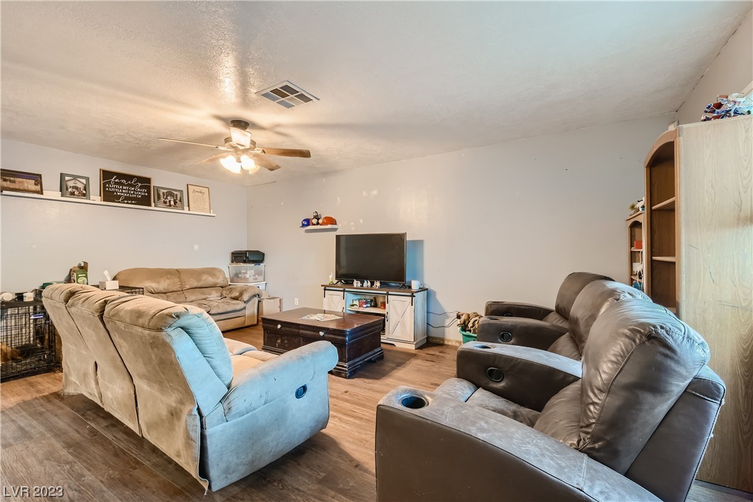 1102 Arapaho Way Boulder City, NV 89005 - Photo 2 of 12 Living room