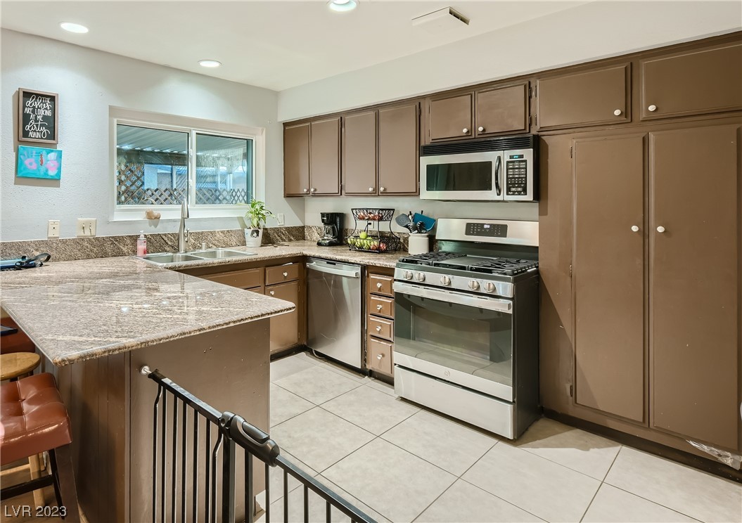 1102 Arapaho Way Boulder City, NV 89005 - Photo 4 of 12 Kitchen
