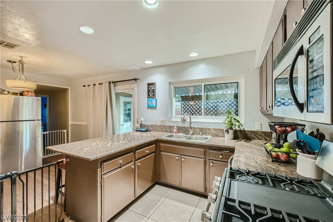 1102 Arapaho Way Boulder City, NV 89005 - Photo 5 of 12 Kitchen