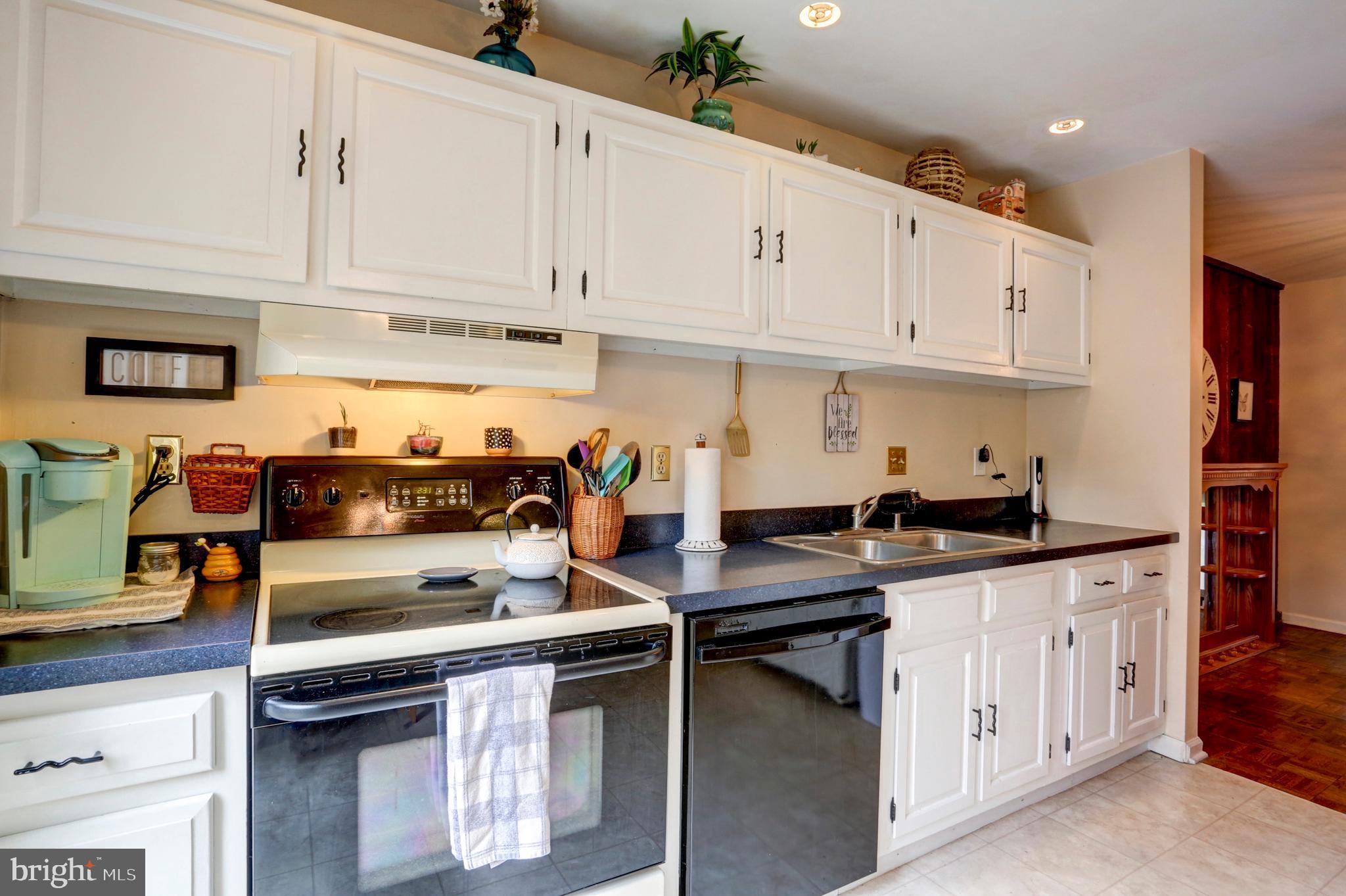 17 Pinehurst Court Reading, PA 19607 - Photo 8 of 33 Kitchen