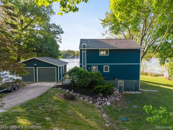 $525,000 | 2881 Hope, White Lake, MI 48383