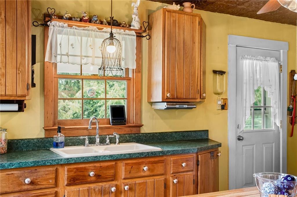 2440 Henry Road Sewickley, PA 15143 - Photo 8 of 18 Gallery Image 8