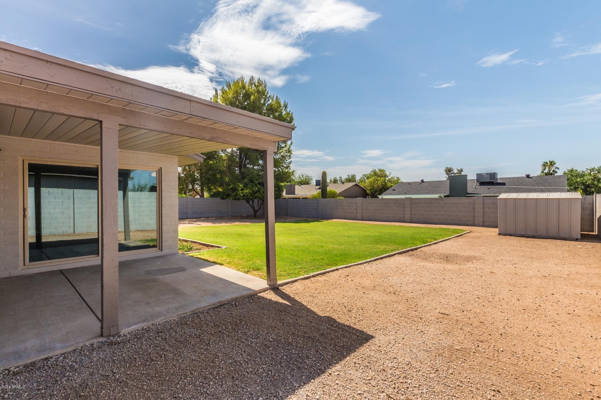 4833 East Kathleen Road Scottsdale, AZ 85254 - Photo 20 of 21 a view of a backyard with swimming pool