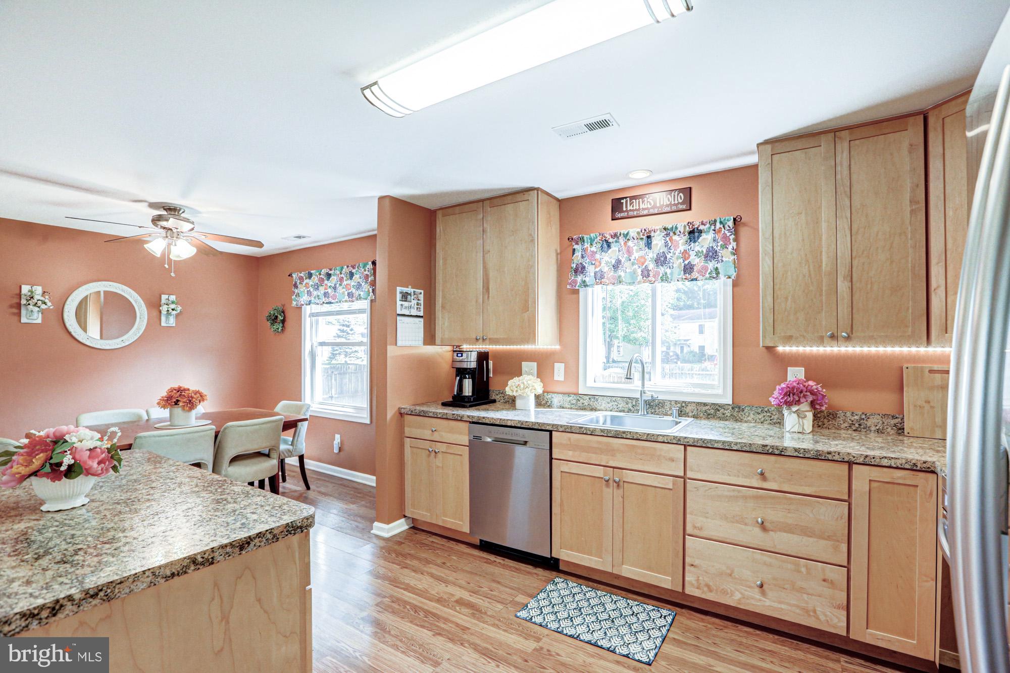 6 3 Rivers Drive Newark, DE 19702 - Photo 29 of 63 Charming kitchen with warm hues.