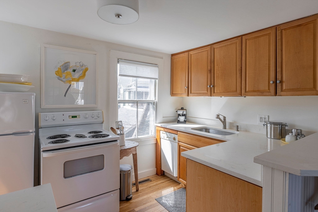 34 R Mugford Street Marblehead, MA 01945 - Photo 17 of 37 Gallery Image 17