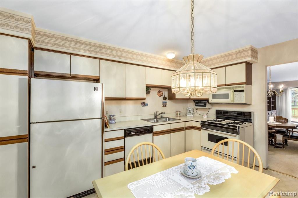 629 Tennyson Rochester Hills, MI 48307 - Photo 20 of 30