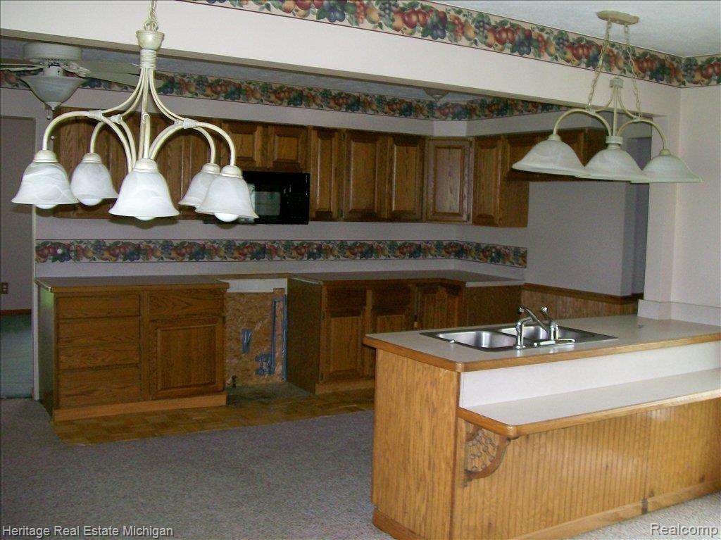 4477 Hinchey Road Howell, MI 48843 - Photo 8 of 14 Oak kitchen