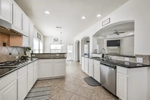 $599,500 | 9719 Wincrest Drive, Mont Belvieu, TX 77523