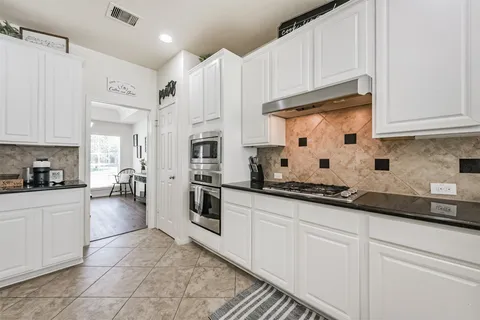 $599,500 | 9719 Wincrest Drive, Mont Belvieu, TX 77523