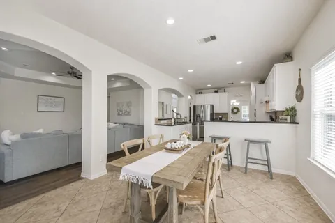 $599,500 | 9719 Wincrest Drive, Mont Belvieu, TX 77523