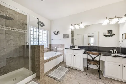 $599,500 | 9719 Wincrest Drive, Mont Belvieu, TX 77523