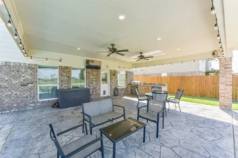 $599,500 | 9719 Wincrest Drive, Mont Belvieu, TX 77523