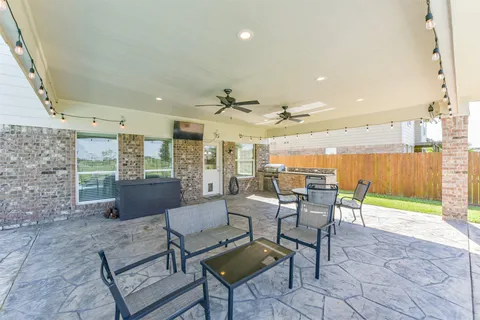 $599,500 | 9719 Wincrest Drive, Mont Belvieu, TX 77523