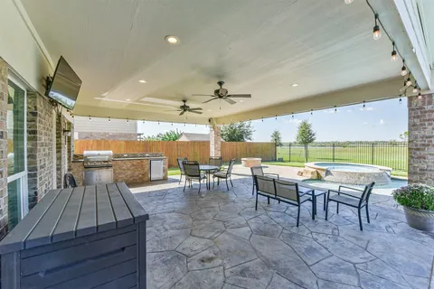 $599,500 | 9719 Wincrest Drive, Mont Belvieu, TX 77523