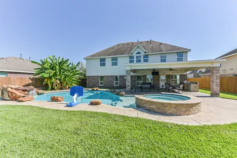 $599,500 | 9719 Wincrest Drive, Mont Belvieu, TX 77523