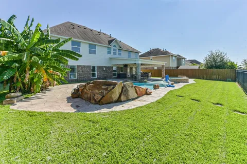 $599,500 | 9719 Wincrest Drive, Mont Belvieu, TX 77523
