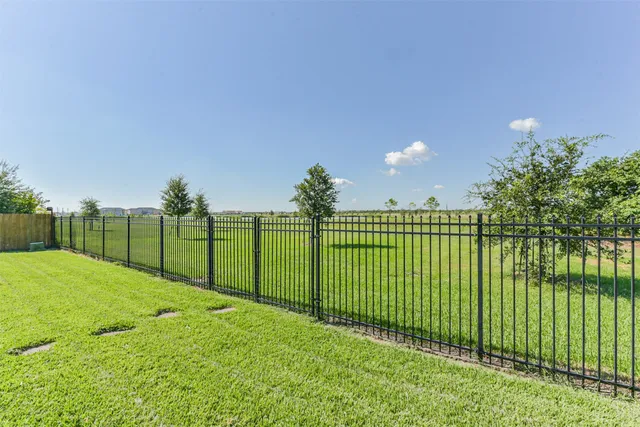 $599,500 | 9719 Wincrest Drive, Mont Belvieu, TX 77523