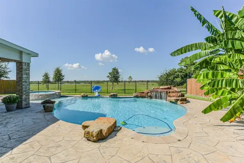 $599,500 | 9719 Wincrest Drive, Mont Belvieu, TX 77523